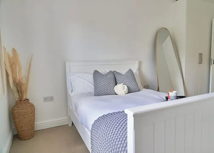 Stunning Luxury 2 Bed Apartment With En-Suite In Wokingham City Centre