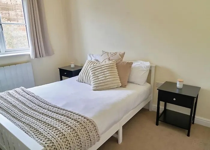 Stunning Luxury 2 Bed Apartment With En-Suite In Wokingham City Centre