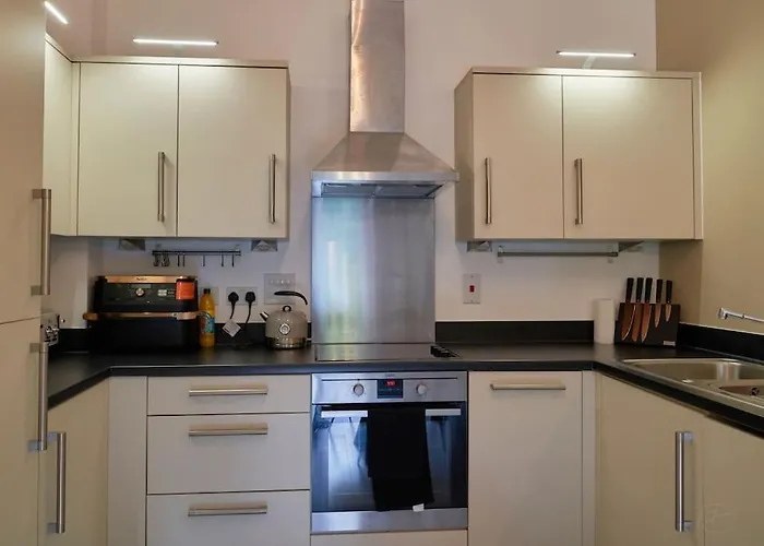 Stunning Luxury 2 Bed Apartment With En-Suite In Wokingham City Centre