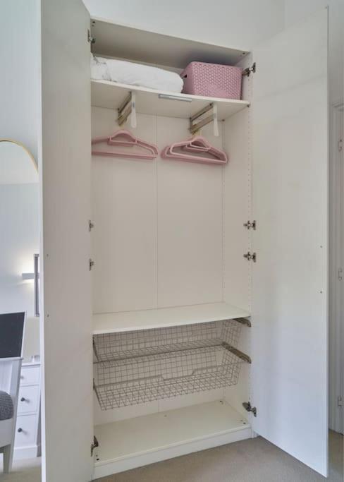 Stunning Luxury 2 Bed With En-suite In Centre Wokingham