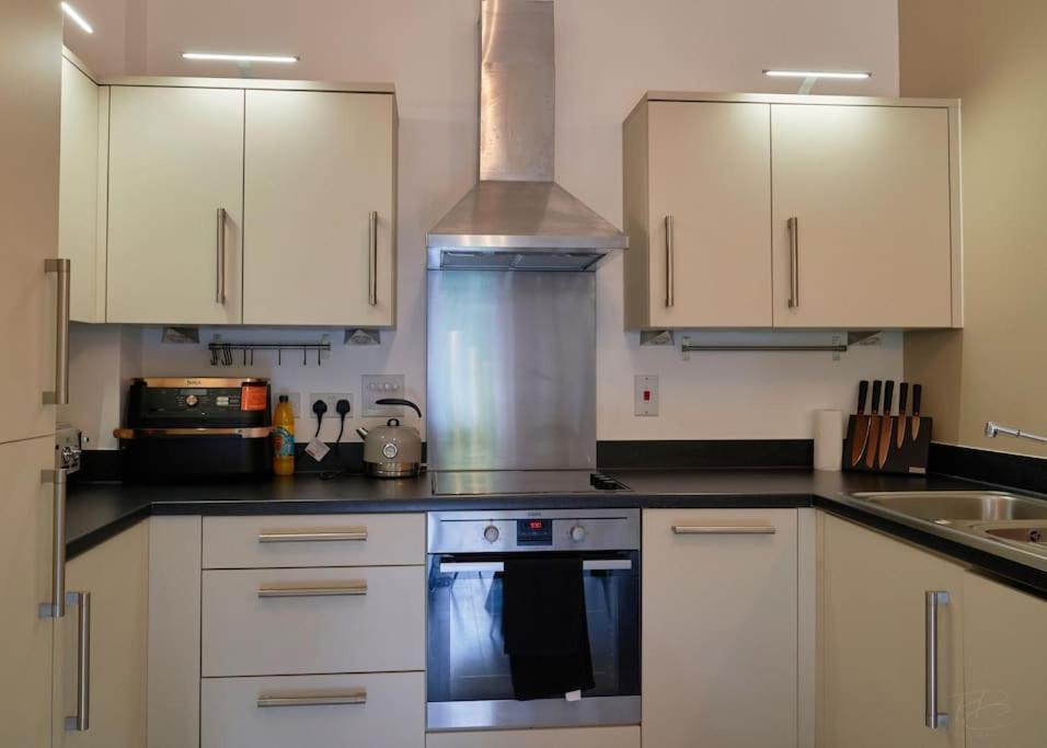 Stunning Luxury 2 Bed With En-suite In Centre Appartement *