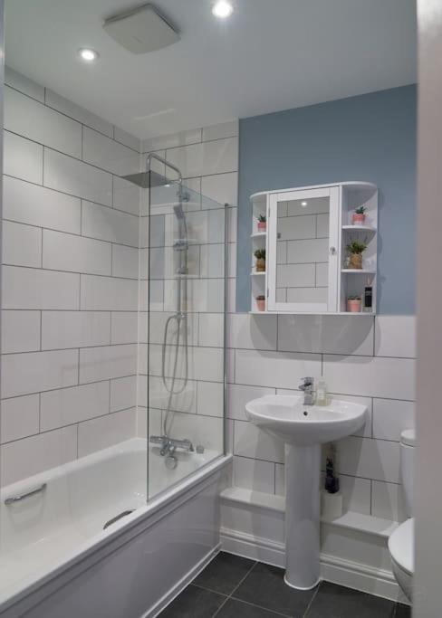 Stunning Luxury 2 Bed With En-suite In Centre Appartement Wokingham