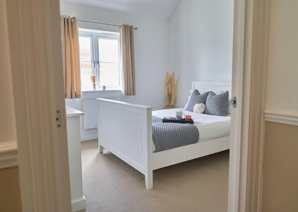 Stunning Luxury 2 Bed With En-suite In Centre * Wokingham