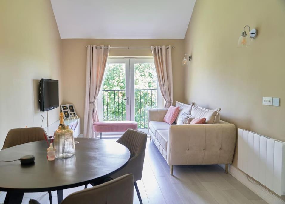 Stunning Luxury 2 Bed With En-suite In Centre Appartement Wokingham